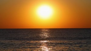 clip-1044570769-sun-rising-over-horizon-dramatic-sunrise-sea