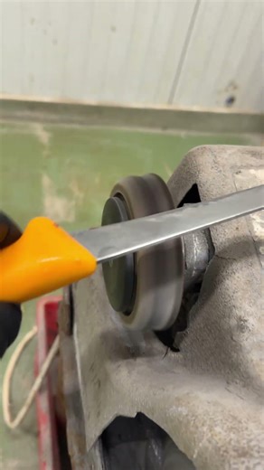Watch This Machine Turn a Dull Knife Razor Sharp