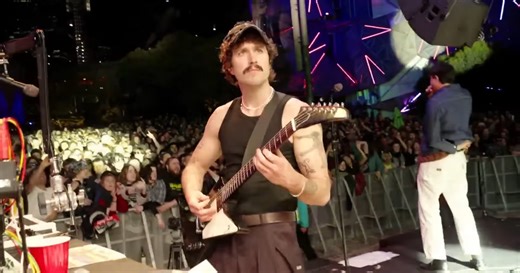 King Gizzard & The Lizard Wizard Return To The Stage With Free Debut-Filled Rave Set In Melbourne [Video]