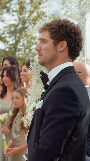 新郎が思わず涙するほどの感動の挙式入場🫧video by...@theweddingbliss さま#プラコレ #dressy花嫁 #感動 #wedding #dîlan #결혼식