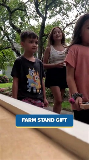 Strangers help a family by replacing a stolen farm stand
