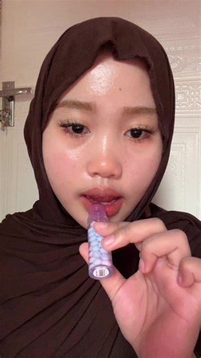 Lipp Roll Animate: Self-Care and Lip Bubble Glow Review