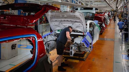 The CBC News Network Weekend Business panel takes a look at the top stories of the week