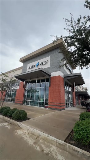 Fleet Feet Running Store Packet Pickup for the 5k Turkey Trot is today 12:00pm - 7:00pm #ralleythevalley #turkeytrot #5krun #956 #thanksgiving