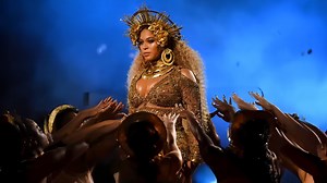 They said it was a glitch... but that's not a human blink - Beyoncé and the reptilian watchlist