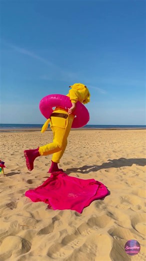 Epic Beach Comeback! 🌊😆 #shorts #beach #fun #comeback #relatable