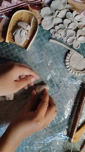 7.1K views · 123 reactions | খুব সহজে Clay দিয়ে মঙ্গল ঘট কীভাবে বানাবে দেখে নাও.... ❤️ #pakhikar #fblifestyle #MongolGhot #claymongolghot #facebookreelsviral #facebookpost #facebookreelsvideo #videoviralシ | Pakhi Kar | Facebook