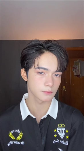 Makeup Tutorial for Boys: Daily Routine Tips