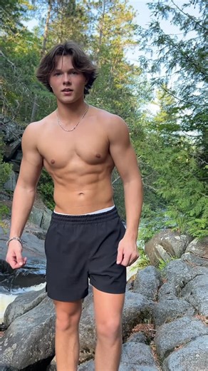 Evan Vander on Instagram: "New backyard #gymreels #fitness #goldenera #fitnessmotivation #fitnessmodel"
