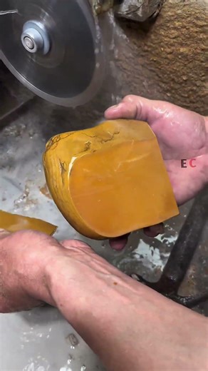 Artisanal Stone Cutting: Shaping Raw Amber with a Diamond Saw #etched