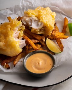 💥Ultimate Crispy Fish & Chips💥 With my easy tips for making that super crisp & light batter for your fish at home ✌️🤗 ❗️Get the recipe link in the comments down below⬇️ | Marion Grasby