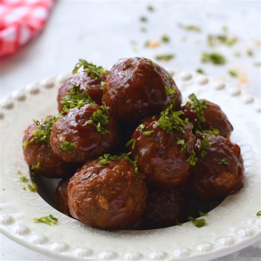 Recipe: https://therecipecritic.com/slow-cooker-honey-buffalo-meatballs/ Tender, juicy Slow Cooker Honey Buffalo Meatballs simmered in the most tantalizing sweet heat sauce that everyone goes crazy for! Perfect appetizer or delicious, easy meal! | Tried and True Recipes