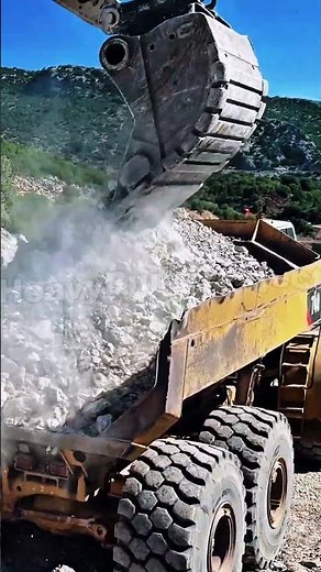 CAT 352F Loading Gravel to CAT 740 | Slow But Steady 💪🔥 #earthmoving #heavyequipment