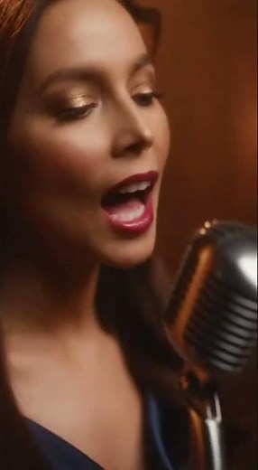 💕🌹Liz on Stage Elegant Jazz Vocal Performance