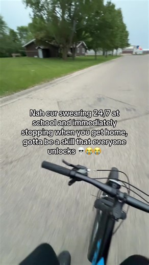 ￶ (@npc.kinq)’s video of randomly screaming in school