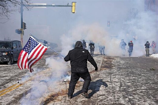 Μινεάπολη: Ο Τραμπ υψώνει τους τόνους, δύο αστυνομικοί τέθηκαν σε διαθεσιμότητα - Πολιτική κρίση και πιθανό shutdown - ΤΑ ΝΕΑ
