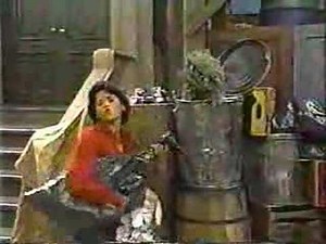 Classic Sesame Street - What's the Spanish word for "trash"?