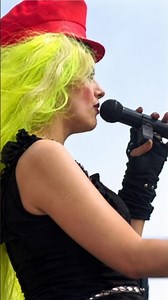 Concert incident : NINA HAGEN loses her wig 1985 #ninahagen