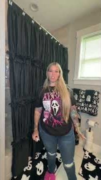 Decorating the bathroom for Halloween #halloween #decor #ghosts #bathroom #mamacookie￼