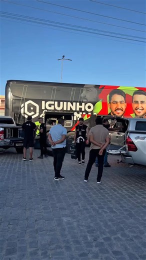 Alan Guerra | 🎥 Meu primeiro vlog no ar! Hoje resolvi mostrar um pouco do que acontece por trás do palco com a banda Iguinho e Lulinha. Nada de glamour…... | Instagram