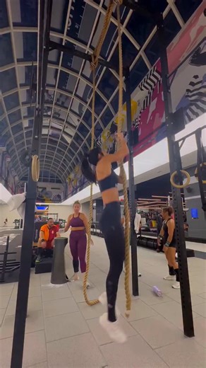 oofDynasty by BVIRAL on Instagram: "Legless Rope Climb Challenge at a CrossFit Gym 🎥 @lamagsaab"