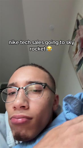 Boost Your Style with Nike Tech Gear from Venezuela