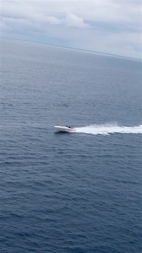 Enjoy the sweet sound of American Muscle while Brian Creech and Trevor Jensen drop the hammer in the @heatwavevisual 36’ Mirage and the 38’ Cigarette Top Gun. 🎥: @FastLoudPhotography #CatalinaFunRun #NewportBeach #CatalinaIsland #Avalon #TwoHarborsCatalina #CigaretteRacing #HeatwaveVisual #MusicToMyEars | Catalina Fun Run