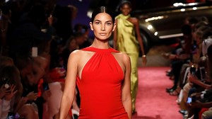 Lily Aldridge struts down runway 5 months pregnant during New York Fashion Week