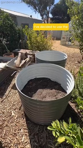 Hugelkultur method dates back hundreds of years. #gardenizi #gardeningtips #gardening #homegarden | Gardenizi