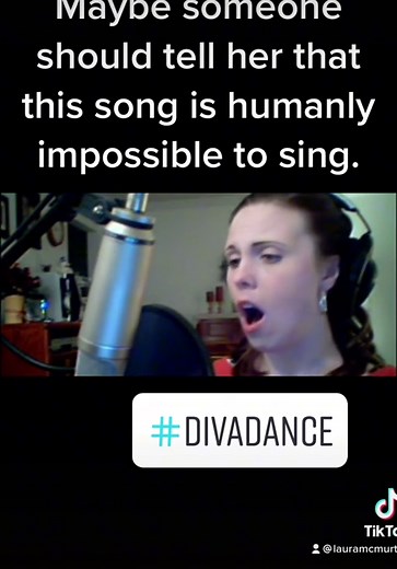 Blue Alien Diva Dance: Fifth Element Opera Singer