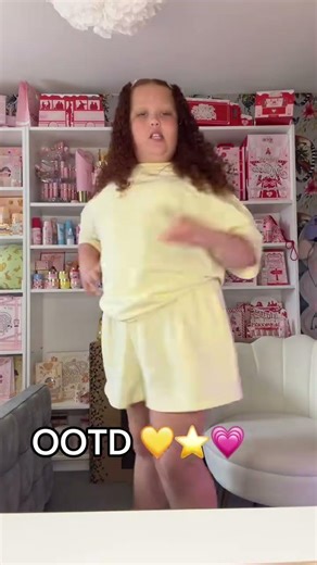 OOTD guess who I am going out with 💗💛⭐️ #short #vlog #laceymx