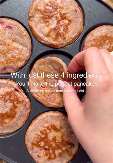 Raspberry & Banana Pancakes | 4 ingredients 🍌 🍓 don’t have raspberries? Use mashed strawberries instead 👶🏼 suitable from 6 months | cut into strips for babies under 9 months ❄️ freeze for up to 3 months 🥞 in a bowl mash 1 banana and a large handful of raspberries, before adding in 1 egg and 40g of self raising flour. Mix well to combine before frying on each side for 1-2 mins over a low/medium heat. #babyledweaning #weaning #pancakes #mumsoftiktok #kidsfood