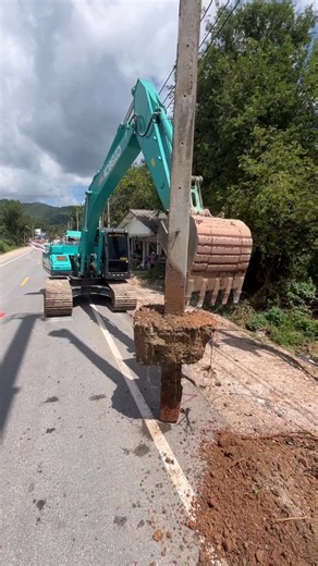 😱 Even a Powerful Backhoe Couldn't Hold Back the Concrete! 🚜 | Heavy Equipment #HeavyEquipment