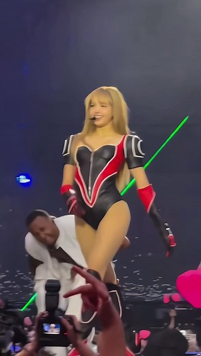 Lisa Shakes Hearts at Illumine Paris Event