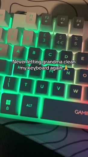 She put that mf in alphabetical order 🙏😭 #grandma #keyboard #foryouuu #real #abcdefghijklmnopqrstuvwxyz #viral #dontflop #dontfloppppp #fypシ゚