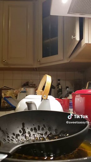 Cleaning Cooking Oil with Cornstarch and Water: Step-by-Step Guide