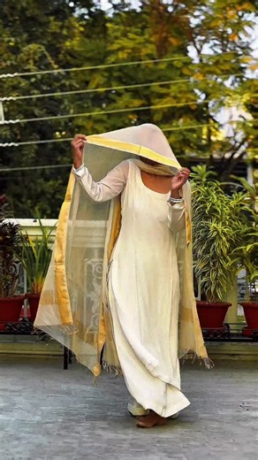 Neeru Saini on Instagram: "Ishare👀 #pragatinagpal @pragati_nagpal #instagram #reels #trendingreels #dance"