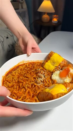 Spicy chicken noodles with spring rolls are delicious! #mukbang #food #eating eatingsounds delicious satisfying 중국먹방 goodeveningwhatsappstatus 고기먹방 | Mukbang Asmr