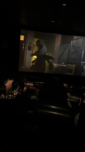 I mean the movie is called SCREAM….. 🔪🤣 they kept pausing the movie mid way because people were complaining that we were screaming too loud 🤣🤣 MOVIE WAS 10/10 ⭐️⭐️⭐️⭐️⭐️ #fyp #regal #scream7 #horrormovies #2026