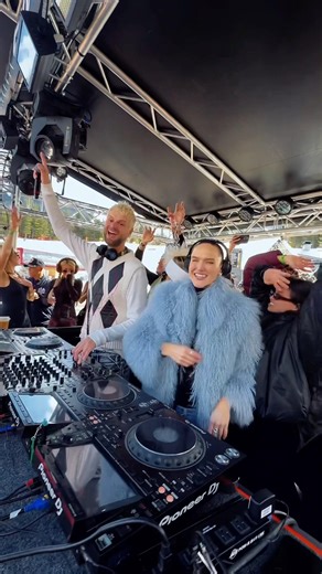 👀 @N‪@NoahKahan‬