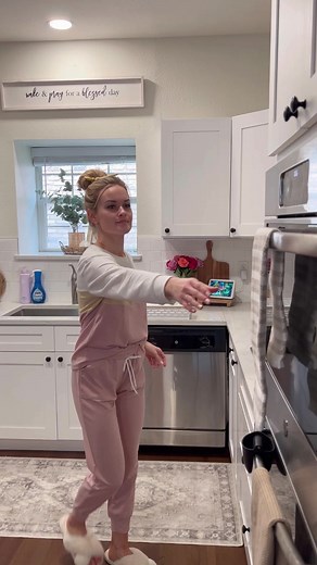 7.7M views · 69K reactions | A true kitchen game changer 勞#organizationhack #organizationfind #targetorganization #targetfind #kitchenorganizing #cabinetorganizer | sierra.honeycutt | Facebook