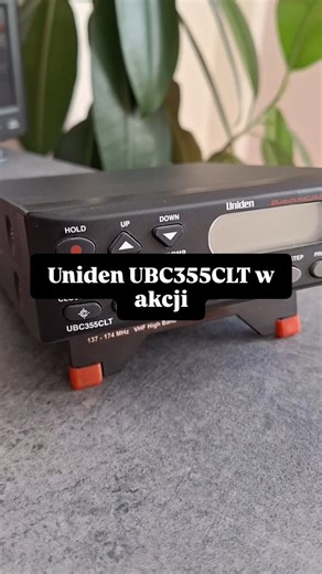 Radio Fanatyk on Instagram: "🔊 Wchodzimy w świat eteru! Dziś pokazuję, co potrafi Uniden UBC355CLT – analogowy skaner, który odbiera pasma od 25 do 960 MHz! ✈️🚓📻 💡 Lotnictwo, służby, CB, PMR, pasma amatorskie – wszystko w jednym sprzęcie. Z funkcją Close Call automatycznie wychwytuje sygnały w pobliżu. Idealny do domu, auta i terenowego nasłuchu! Chcesz zobaczyć, jak działa w praktyce? 💬 Daj znać w komentarzu, a nagramy test na żywo! #Skaner #UnidenUBC355CLT #Krótkofalarstwo #Nasłuch #Radio