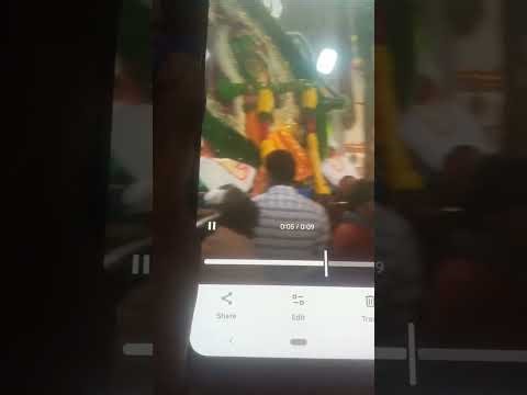 Poovankurichi pookuliirankuthal,பூவாங் குறிச்சி சாமியாடுபவர்கள் பூக்குளி இயங்குவதை ப் பார்க்கப்