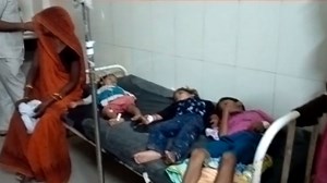 Morena: भल्ला खाते ही बिगड़ी तबीयत, फूड पॉइजनिंग से एक दर्जन बच्चों को उल्टियां और पेट दर्द की शिकायत