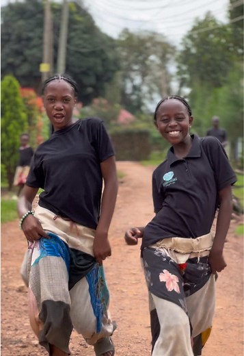 As we prepare to be on the same stage with @Shakira let’s take you back to hips don’t lie jam #wakisodancekids #wakisodancekidsfamily #kidsdancing @People Magazine @Global Citizen