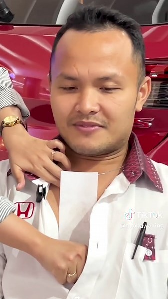 Mendadak Waxing Bulu Dada di Tempat Umum - Miraelsugarwax