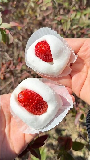 Fluffy, Cloud-like Strawberry Daifuku #japanesefood