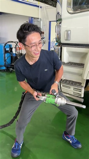 整備工場の工具紹介！タイヤ交換で使う「インパクトレンチ」とは？ #整備士 #新卒採用