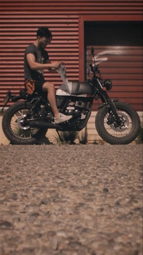 Peeling off the vinyl wrap of my bike 🐍