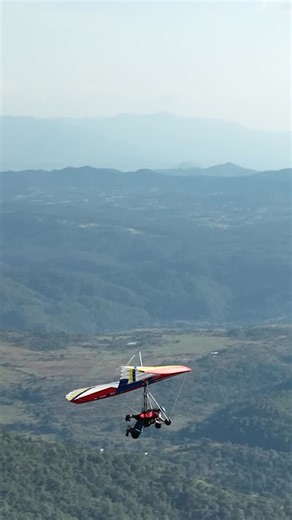 Thinking about beginner hang gliding lessons? It doesn’t start in the air, it starts with ground handling and the right mentorship. Step inside the Wills Wing Flight School. This is a structured, safety-first program designed for student progression. We take you from your first day on the training hill to flying over Valle de Bravo, Mexico, one of the world’s premier flight destinations. If you’ve wondered how to become a pilot, this is your roadmap. ☀️Lear more : https://tinyurl.com/3pvdrmr9 #H